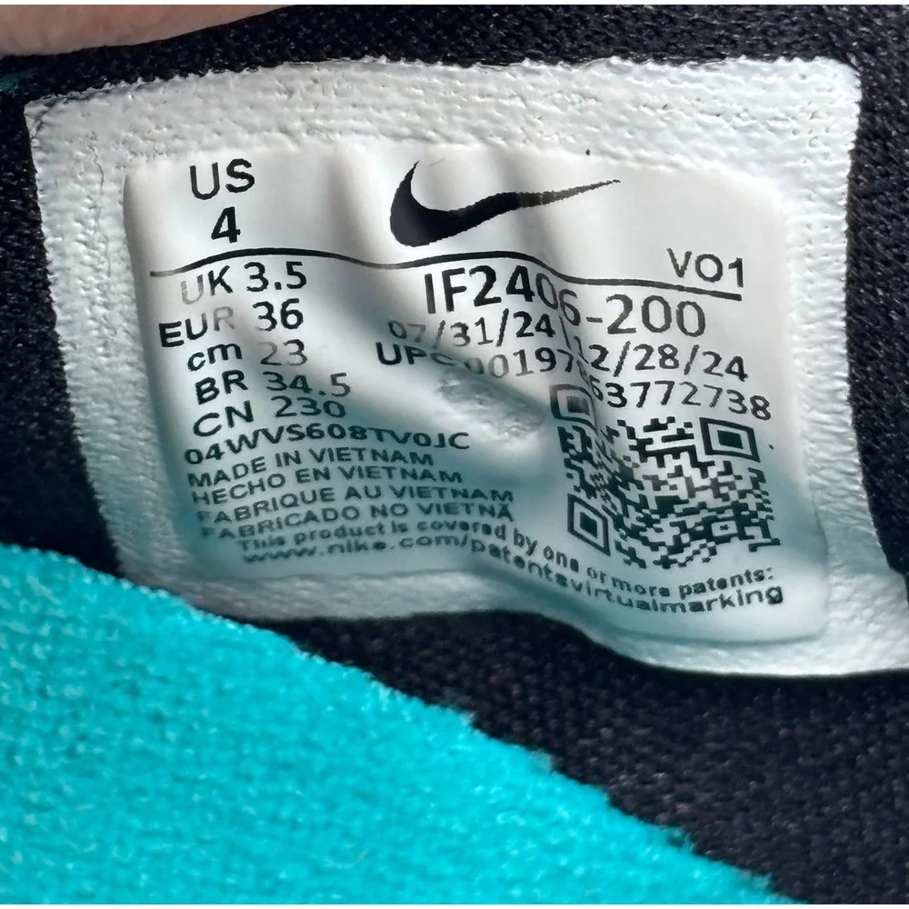 Nike book hike
